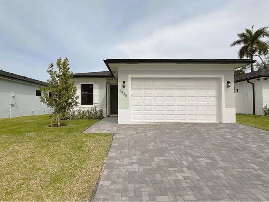 Attached, Exterior, Facade, Ranch