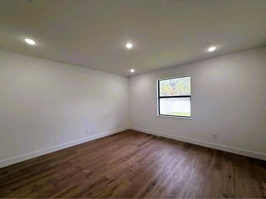 Empty room, Interior, Recessed Lighting, Wood Texture Flooring