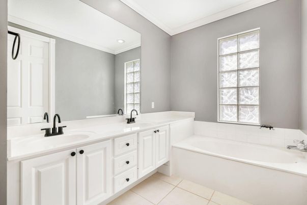 Bathroom, Dual Sink Vanities, Interior, Recessed Lighting
