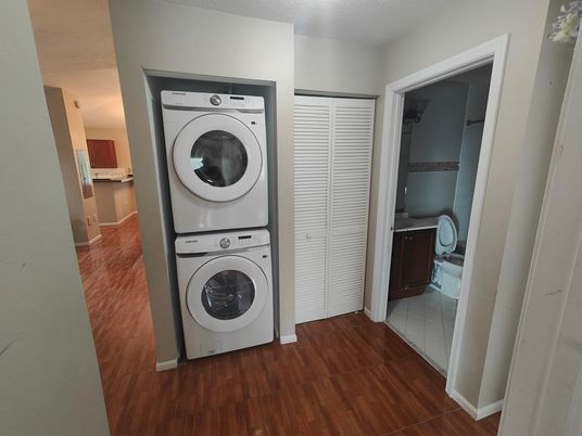 Interior, Utility Closets, Washer, Wood Texture Flooring