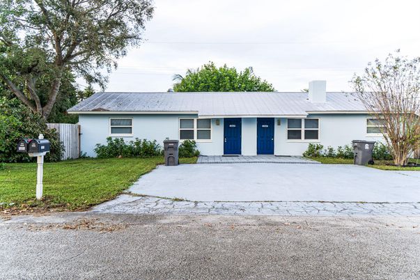 Backyard, Exterior, Facade, Ranch