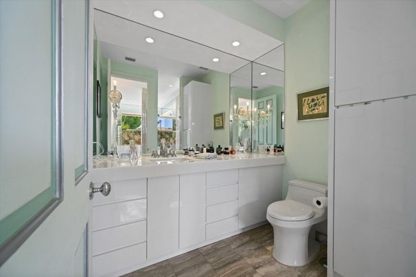 Bathroom, Dual Sink Vanities, Interior, Recessed Lighting