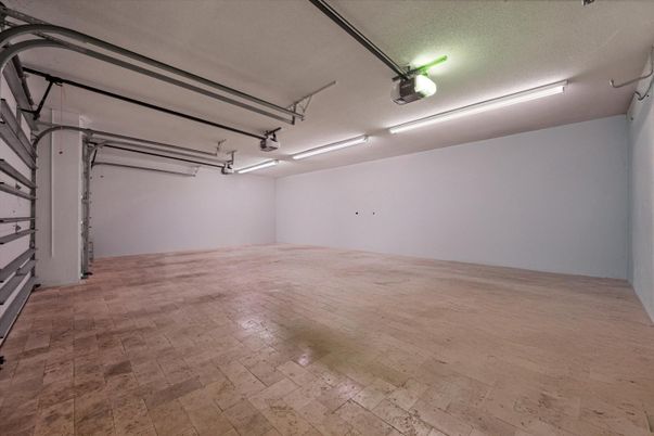 Garage, Interior