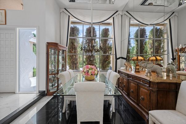 Dining room, Interior