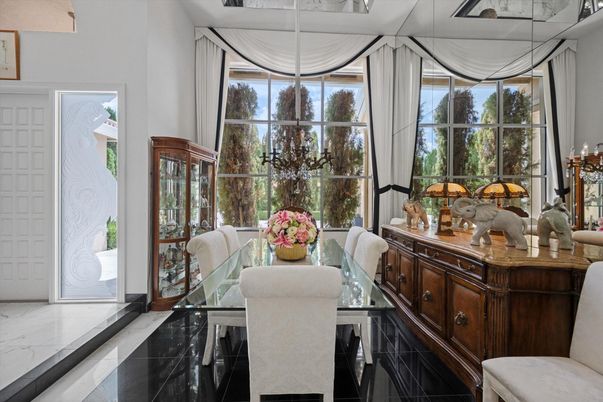 Dining room, Interior