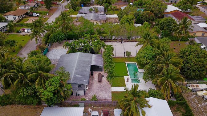 Exterior, Drone