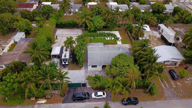 Exterior, Drone