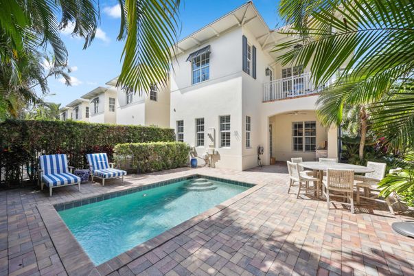 Exterior, Pool