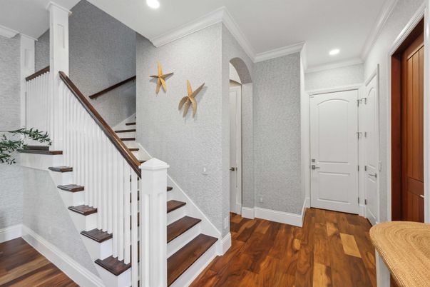 Interior, Recessed Lighting, Wood Texture Flooring