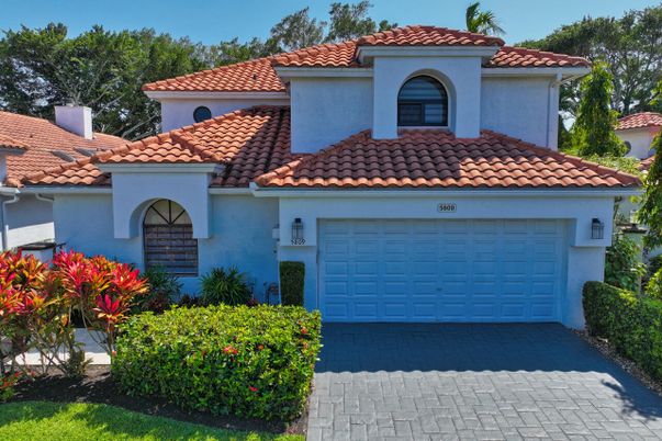 Attached, Exterior, Facade, Spanish Mediterranean