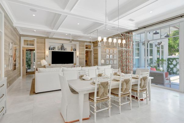 Dining room, Interior, Living room, Pendant Lights, Recessed Lighting