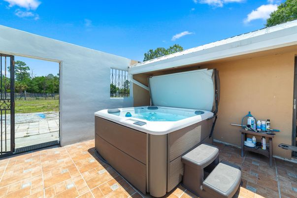Exterior, Hot Tub