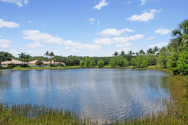 Exterior, Lake