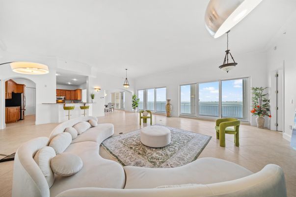 Interior, Kitchen, Living room, Pendant Lights, Recessed Lighting, Water