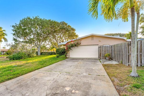 Backyard, Detached Garage, Exterior