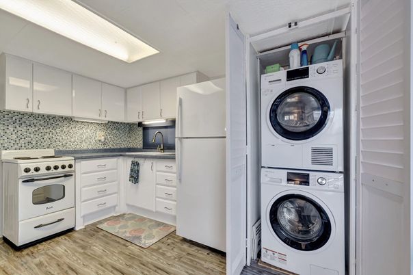 Interior, Kitchen, Utility Closets, Washer, Wood Texture Flooring