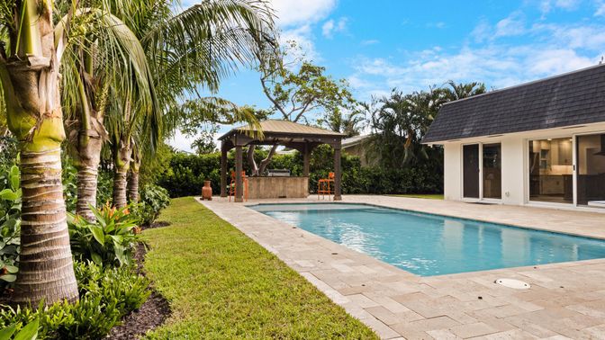 Exterior, Pool