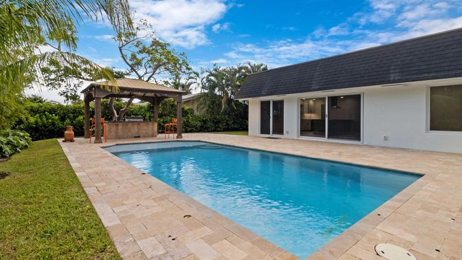 Exterior, Pool