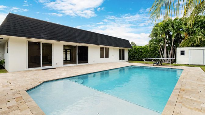 Exterior, Pool