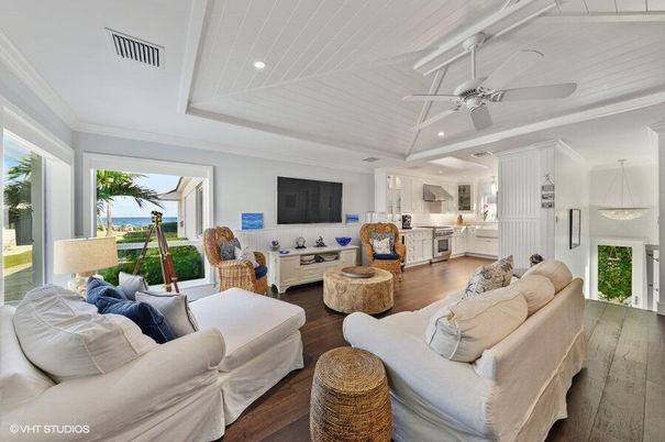 Interior, Living room, Recessed Lighting, Water, Wood Texture Flooring