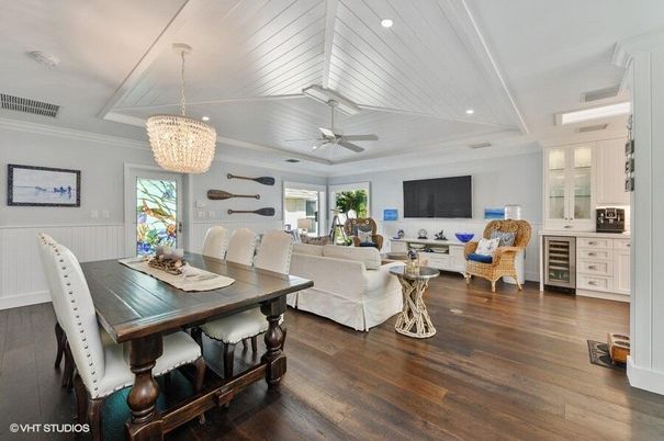 Chandelier, Dining room, Interior, Living room, Recessed Lighting, Wood Texture Flooring