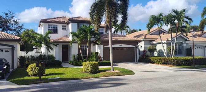 Attached, Exterior, Facade, Mediterranean