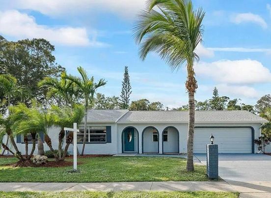 Attached, Exterior, Facade, Ranch