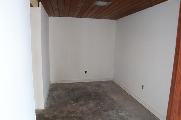 Empty room, Interior, Recessed Lighting, Wooden Ceilings