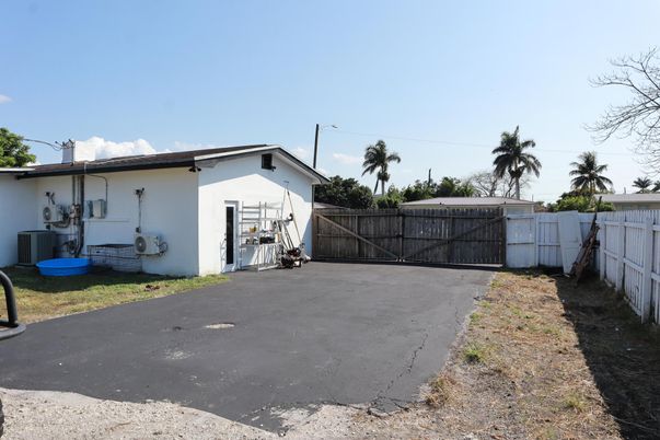 Backyard, Exterior