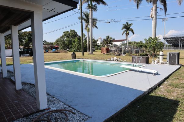 Exterior, Pool