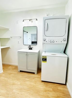 Interior, Utility Closets, Washer, Wood Texture Flooring