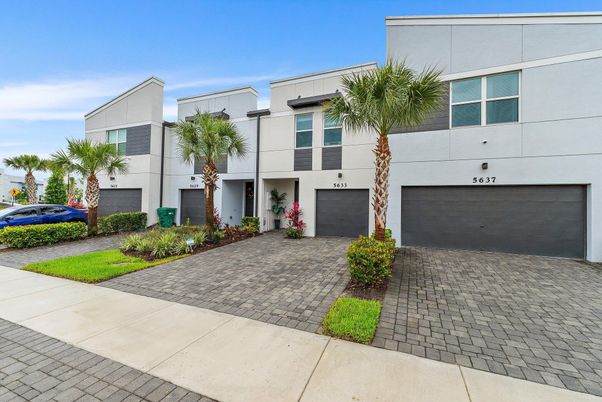 Attached, Exterior, Facade, Modern