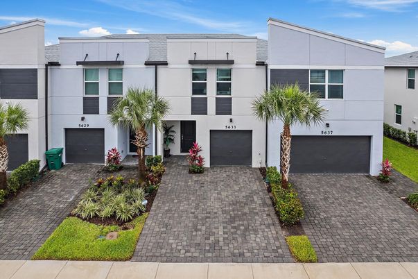 Attached, Exterior, Facade, Modern