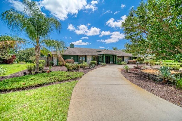 Backyard, Exterior, Facade, Brick Facade, Ranch