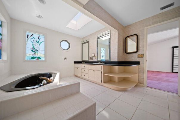 Bathroom, Dual Sink Vanities, Interior, Recessed Lighting