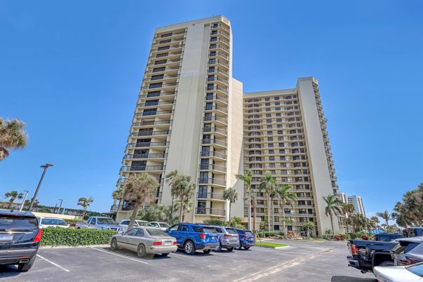 Exterior, Facade, Condo Building