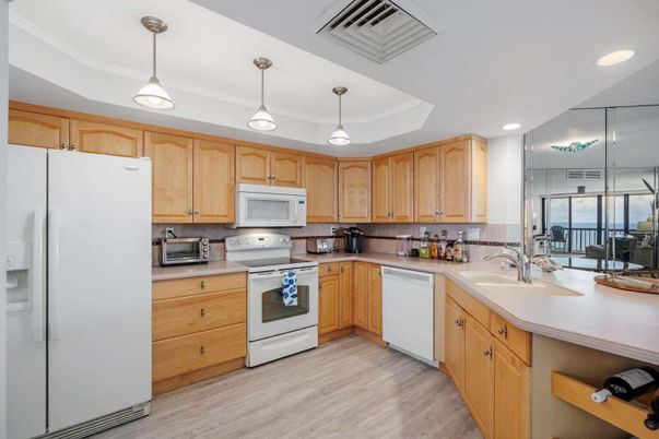 Interior, Kitchen, Pendant Lights, Recessed Lighting, Wood Texture Flooring