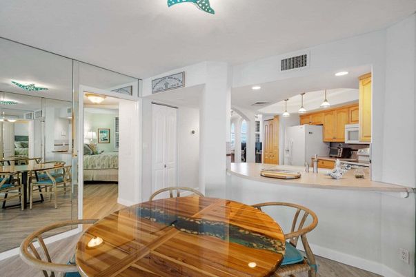 Dining room, Interior, Kitchen, Pendant Lights, Recessed Lighting, Wood Texture Flooring