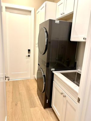 Interior, Kitchen, Washer, Wood Texture Flooring