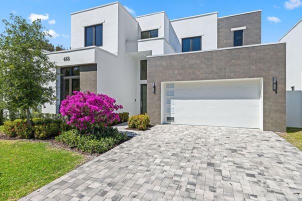 Attached, Exterior, Facade, Modern