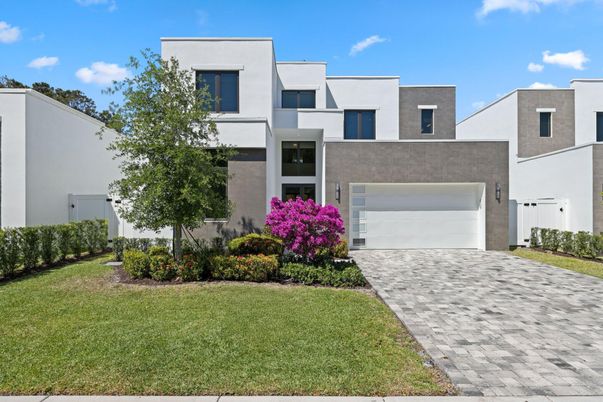 Attached, Exterior, Facade, Modern