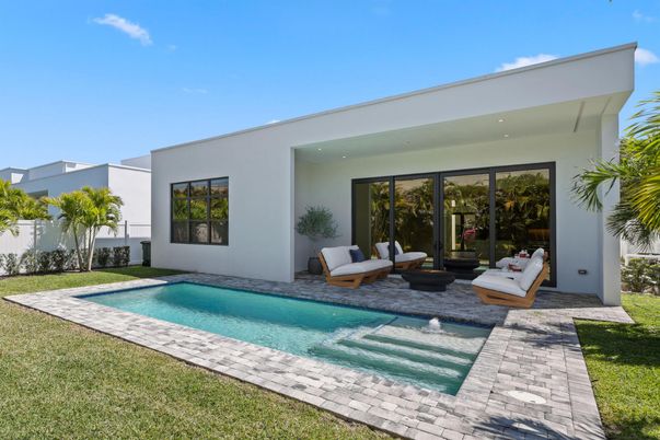 Exterior, Pool