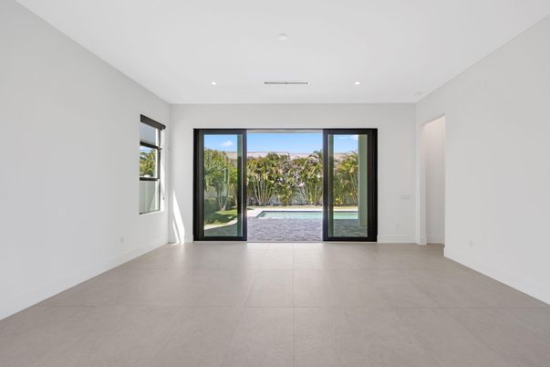 Empty room, Interior, Recessed Lighting