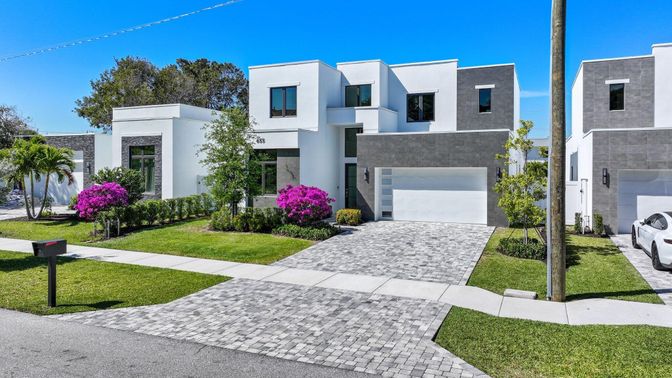 Attached, Exterior, Facade, Modern