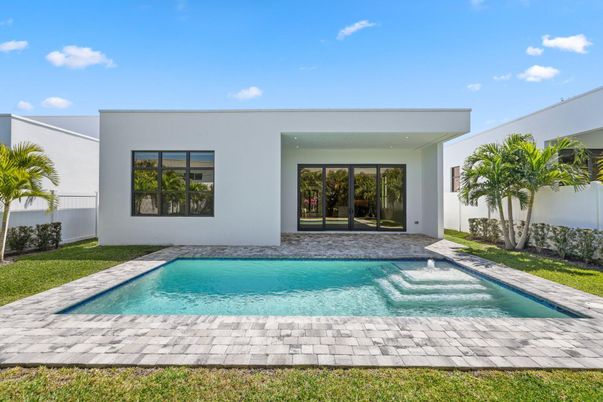 Exterior, Pool