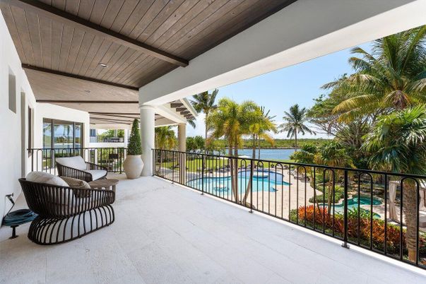 Exterior, Pool, Water