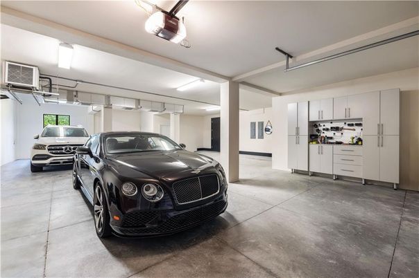 Garage, Interior