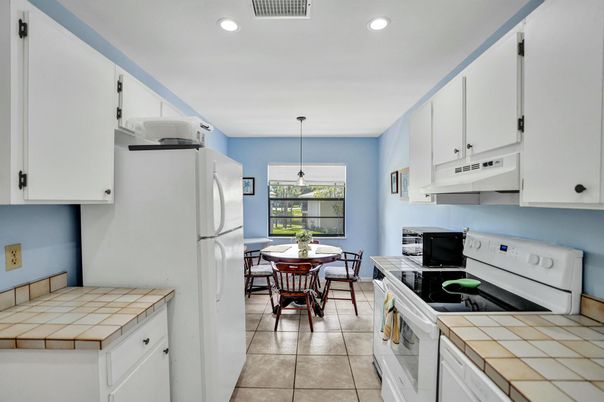 Dining room, Interior, Kitchen, Pendant Lights, Recessed Lighting, Tile Countertops
