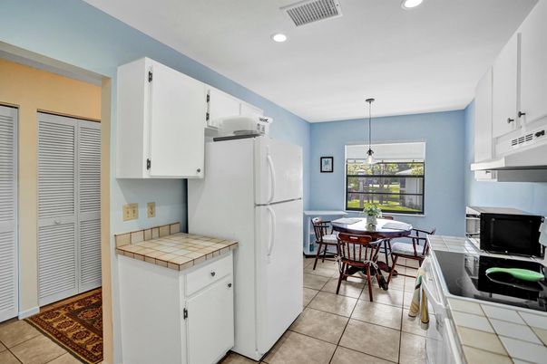 Dining room, Interior, Kitchen, Pendant Lights, Recessed Lighting, Tile Countertops