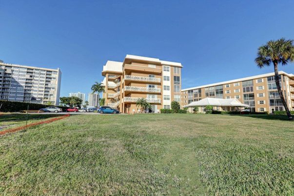 Backyard, Exterior, Facade, Condo Building
